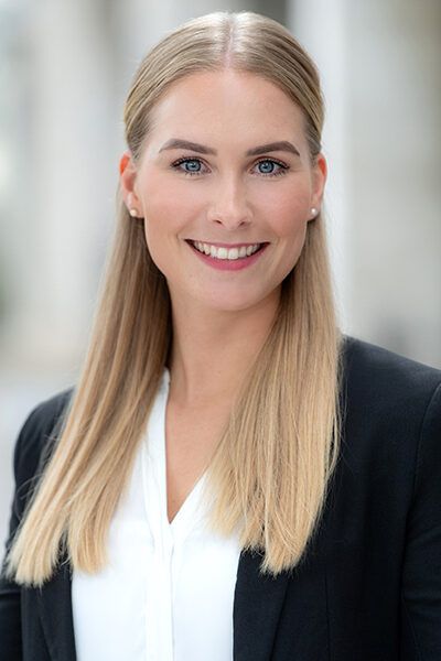 Martina Braun, Kauffrau für Bürokommunikation, geprüfte Fachwirtin für Büro- und Projektorganisation (IHK), Teamleiterin