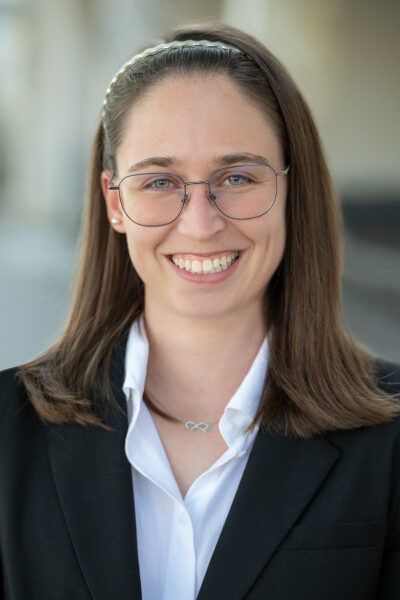 Nicole Adamzik, Bachelor of Science (B. Sc.), Steuerfachangestellte, zert. digitale Finanzbuchhalterin (IFU/ISM), Fachassistent Digitalisierung und IT-Prozesse (FAIT), Teamleiterin